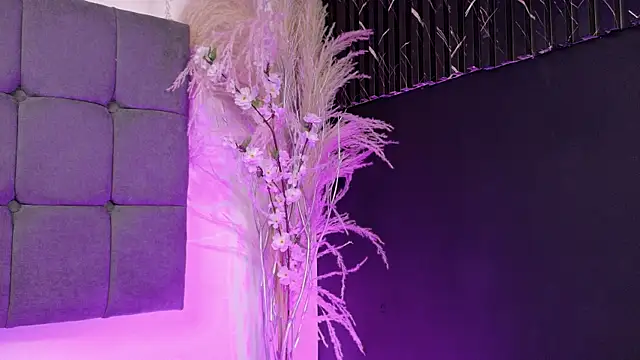 Snapshot of miluv19 chatting on 12-21-25, 09:26 miluv19 online show from 12-21-25, 09:26