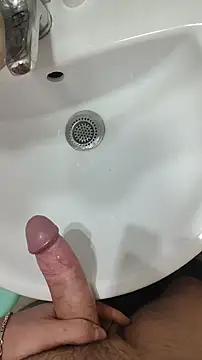 Snapshot of badguylaba chatting on 01-29-25, 03:37 badguylaba online show from 01-29-25, 03:37