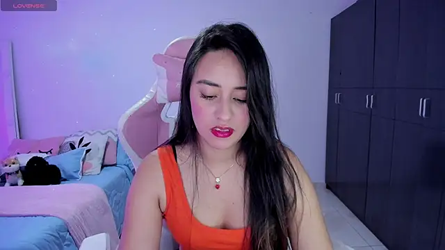 Tinylottie online show from 11-18-25, 01:54