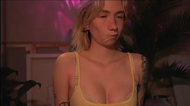 Arianna Richi online show from 10-15-25, 05:50