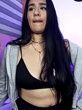 Snapshot of Maeena chatting on 03-18-25, 01:34 Maeena online show from 03-18-25, 01:34