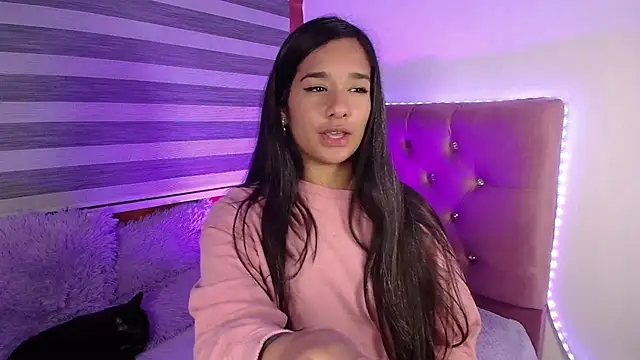 Snapshot of Maeena chatting on 01-19-25, 03:08 Maeena online show from 01-19-25, 03:08