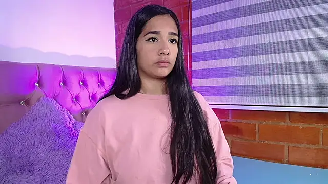 Snapshot of Maeena chatting on 12-11-24, 11:21 Maeena online show from 12-11-24, 11:21