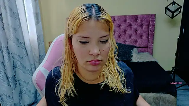 brithany smiith  online show from 05-07-26, 02:53