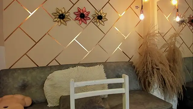 marianeporter   online show from 10-22-25, 01:16