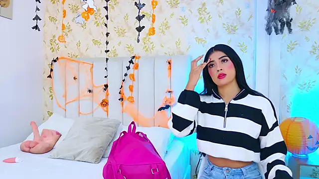 Mia-Monroe online show from 10-31-25, 11:33