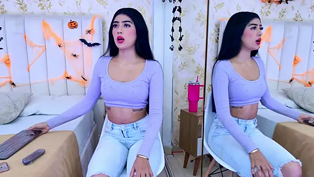 Snapshot of Mia-Monroe chatting on 10-17-25, 07:48 Mia-Monroe online show from 10-17-25, 07:48