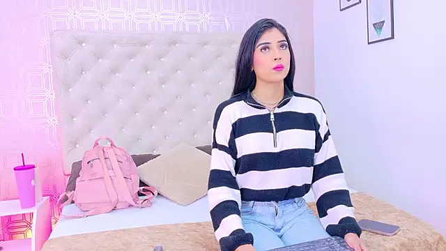 Snapshot of Mia-Monroe chatting on 02-01-26, 07:45 Mia-Monroe online show from 02-01-26, 07:45