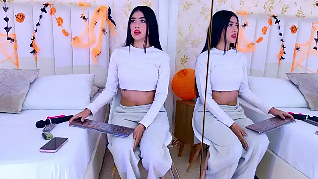 Mia-Monroe online show from 10-27-25, 07:48