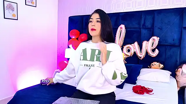 Snapshot of Mia-Monroe chatting on 02-17-26, 12:35 Mia-Monroe online show from 02-17-26, 12:35