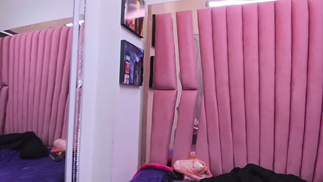 Sarah Hornny online show from 11-13-25, 03:43