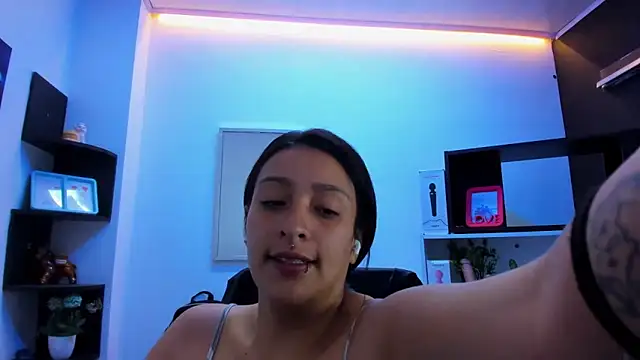 Snapshot of Sarah_Hornny chatting on 06-07-26, 03:39 Sarah Hornny online show from 06-07-26, 03:39
