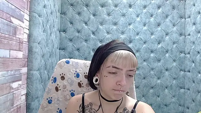 Snapshot of Samantha_Smiith chatting on 10-10-25, 03:40 Samantha Smiith online show from 10-10-25, 03:40