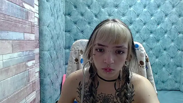Snapshot of Samantha_Smiith chatting on 10-23-25, 04:00 Samantha Smiith online show from 10-23-25, 04:00