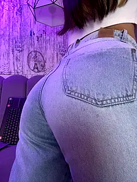 AbyThompson online show from 10-16-25, 06:16