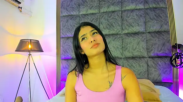 LaurenRodriiguez online show from 11-11-25, 12:55