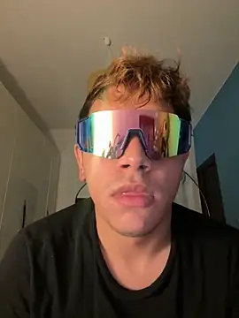 Snapshot of calleaaaa chatting on 11-17-25, 10:52 calleaaaa online show from 11-17-25, 10:52