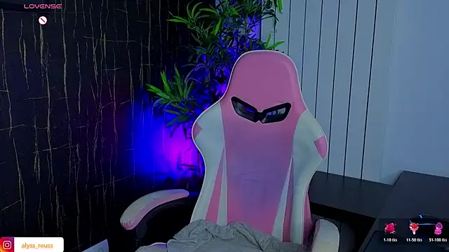 AlyseReuse online show from 11-13-25, 07:29