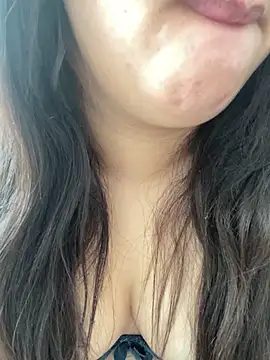 Snapshot of yassminsexy22 chatting on 10-18-25, 11:01 yassminsexy22 online show from 10-18-25, 11:01
