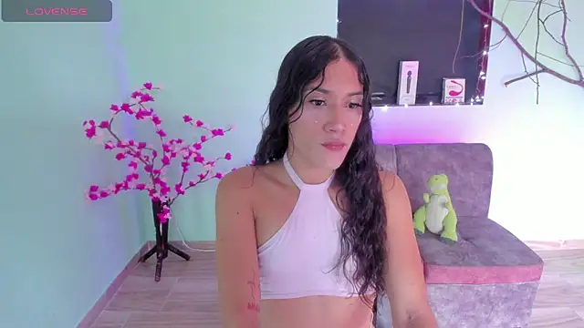 Snapshot of CamilaHarperr_ chatting on 11-13-25, 05:28 CamilaHarperr online show from 11-13-25, 05:28