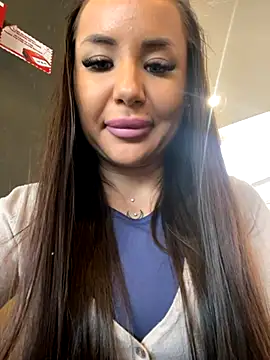Snapshot of beautydiamond chatting on 10-10-25, 08:48 beautydiamond online show from 10-10-25, 08:48