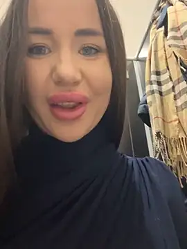 Snapshot of beautydiamond chatting on 02-12-25, 11:29 beautydiamond online show from 02-12-25, 11:29