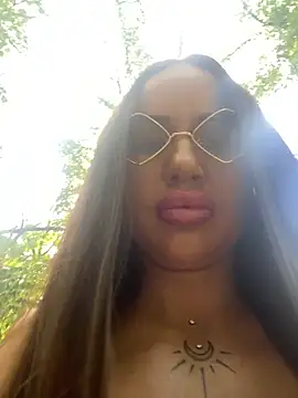 Snapshot of beautydiamond chatting on 09-20-25, 08:08 beautydiamond online show from 09-20-25, 08:08