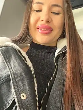 Snapshot of beautydiamond chatting on 02-14-25, 10:06 beautydiamond online show from 02-14-25, 10:06