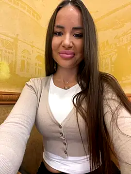 Snapshot of beautydiamond chatting on 10-05-25, 08:38 beautydiamond online show from 10-05-25, 08:38