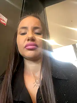 Snapshot of beautydiamond chatting on 09-28-25, 08:43 beautydiamond online show from 09-28-25, 08:43