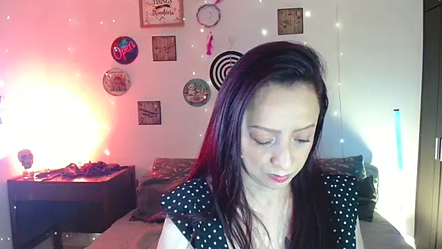 Snapshot of catalinamommyx chatting on 06-16-26, 12:43 catalinamommyx online show from 06-16-26, 12:43
