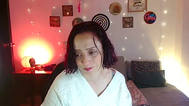 Snapshot of catalinamommyx chatting on 07-15-26, 11:45 catalinamommyx online show from 07-15-26, 11:45