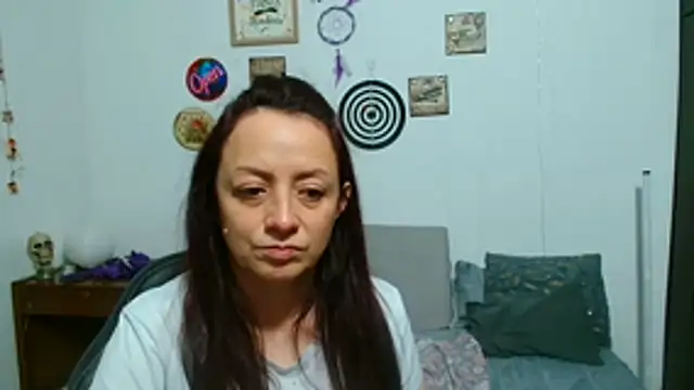 Snapshot of catalinamommyx chatting on 06-12-26, 02:09 catalinamommyx online show from 06-12-26, 02:09