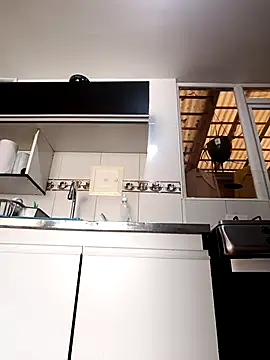 Bonny Klote online show from 12-18-25, 02:54