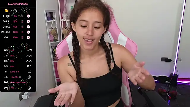 Snapshot of redbarbiedollx chatting on 01-06-25, 02:36 redbarbiedollx online show from 01-06-25, 02:36