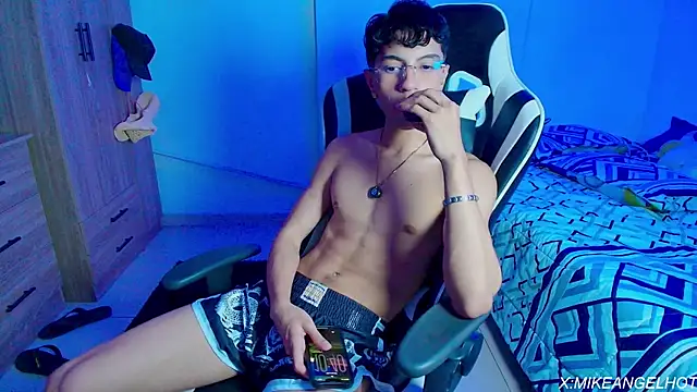 Angelligth online show from 04-01-26, 03:41