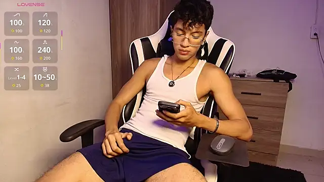 Snapshot of Angelligth chatting on 07-16-26, 03:47 Angelligth online show from 07-16-26, 03:47