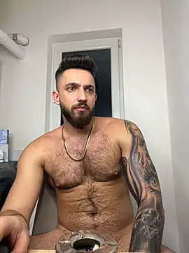 Snapshot of LoveIsBlind_ chatting on 12-27-24, 01:11 LoveIsBlind  online show from 12-27-24, 01:11