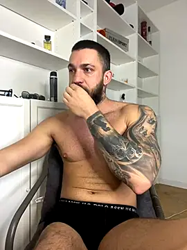 Snapshot of LoveIsBlind_ chatting on 10-04-25, 07:32 LoveIsBlind  online show from 10-04-25, 07:32