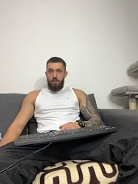 Snapshot of LoveIsBlind_ chatting on 10-30-25, 07:44 LoveIsBlind online show from 10-30-25, 07:44