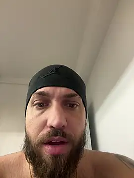 Snapshot of LoveIsBlind_ chatting on 01-11-26, 06:59 LoveIsBlind online show from 01-11-26, 06:59