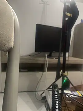 Snapshot of LoveIsBlind_ chatting on 11-09-25, 12:31 LoveIsBlind online show from 11-09-25, 12:31