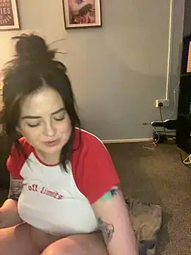 Snapshot of NaomiSquirts chatting on 02-26-25, 10:04 NaomiSquirts online show from 02-26-25, 10:04