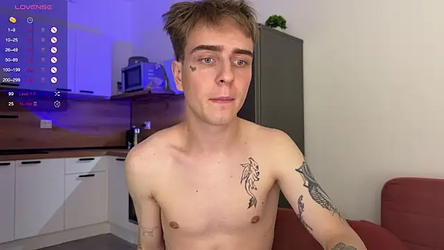 Snapshot of Marcus_Lovrov chatting on 10-18-25, 01:24 Marcus Lovrov online show from 10-18-25, 01:24