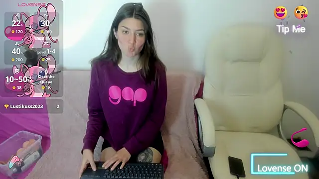 Snapshot of Tesa_cute chatting on 10-22-25, 02:44 Tesa cute online show from 10-22-25, 02:44