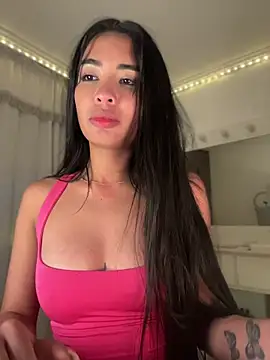 Snapshot of lina_pink chatting on 05-18-26, 04:01 lina pink online show from 05-18-26, 04:01