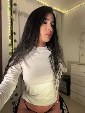 Snapshot of lina_pink chatting on 05-30-26, 03:46 lina pink online show from 05-30-26, 03:46