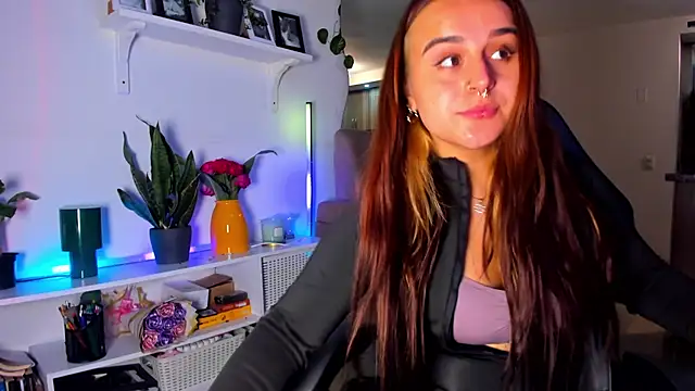 evy orange1 online show from 04-01-26, 11:23