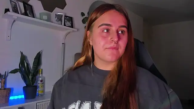 evy orange1 online show from 02-11-26, 02:44