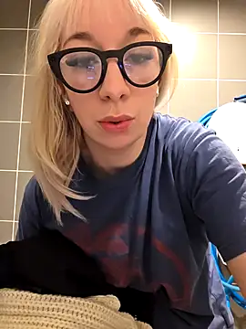 Snapshot of Giuliana_baby chatting on 03-08-25, 10:22 Giuliana baby online show from 03-08-25, 10:22